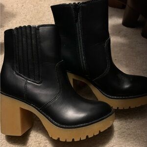 Sun and Stone!  Chunky black boots.